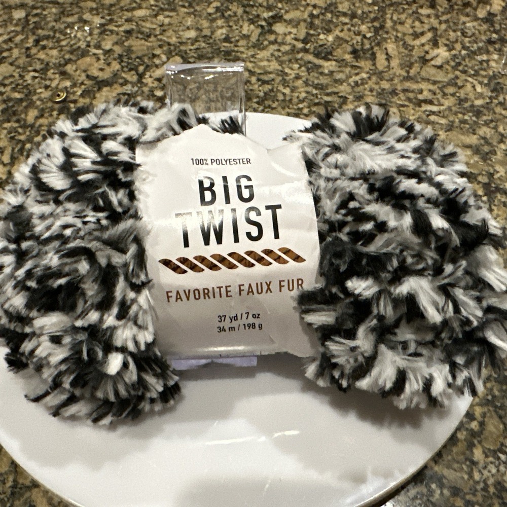 Big Twist Favorite Faux Fur Yarn Color: DALMATION Lot #JF24-002 1 Skein SOFT